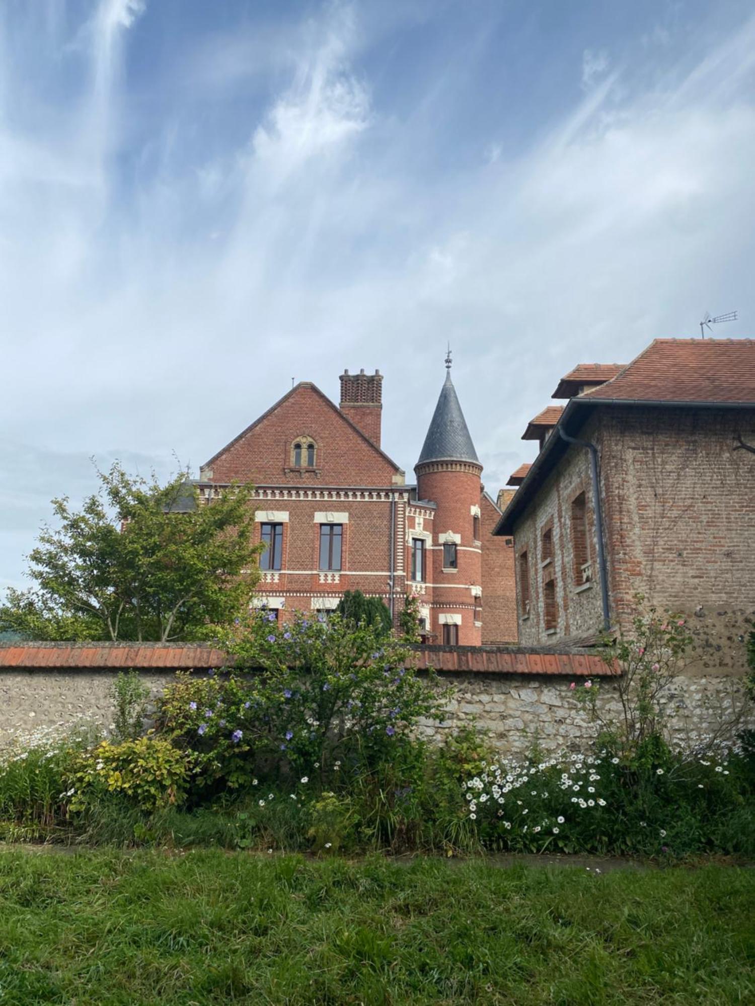 Romeo Apartment Les Andelys Bagian luar foto